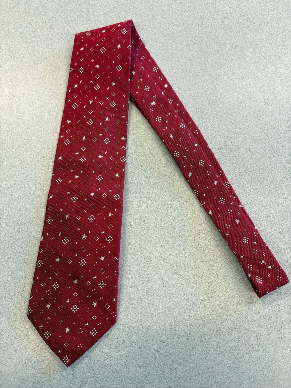 Brooks Brothers Makers and Merchants Red Patterned 100% Silk Tie Classic Formal